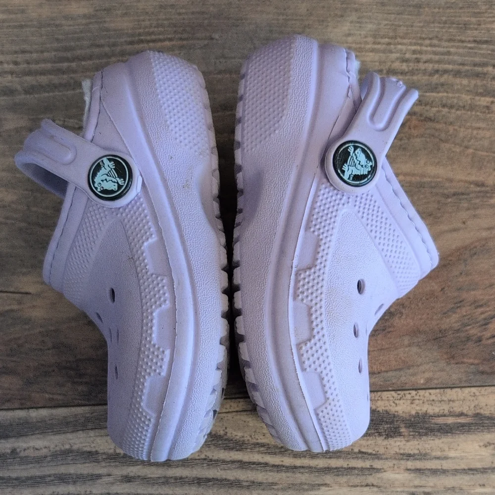 CROCS Lavender Slippers C5 M528